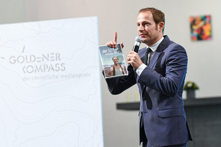 Moderator Tim Niedernolte