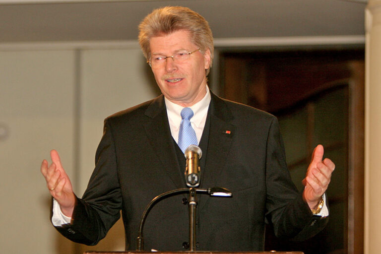 Friedhelm Loh hielt die Laudatio auf die Redakteure der „Wirtschaftswoche“