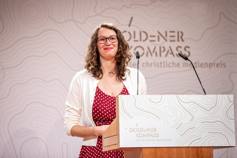 Verdiente Auszeichnung mit dem Nachwuchsjournalistenpreis: Dora Schöls, Redakteurin „Badische Zeitung“
