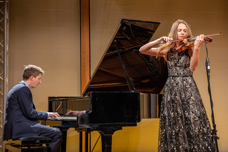 Sorgten für den musikalischen Rahmen: Dorothea Mutterer und Timo Böcking