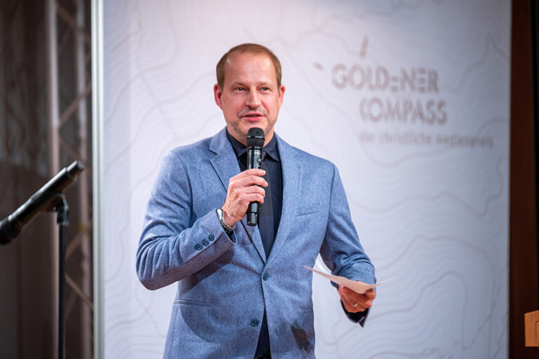 Moderator Tim Niedernolte